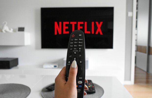 Netflix lays off 300 more people — almost 3% of its staff – TechCrunch